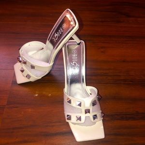 HP 🎉 Square Toe Stud Heels NWT